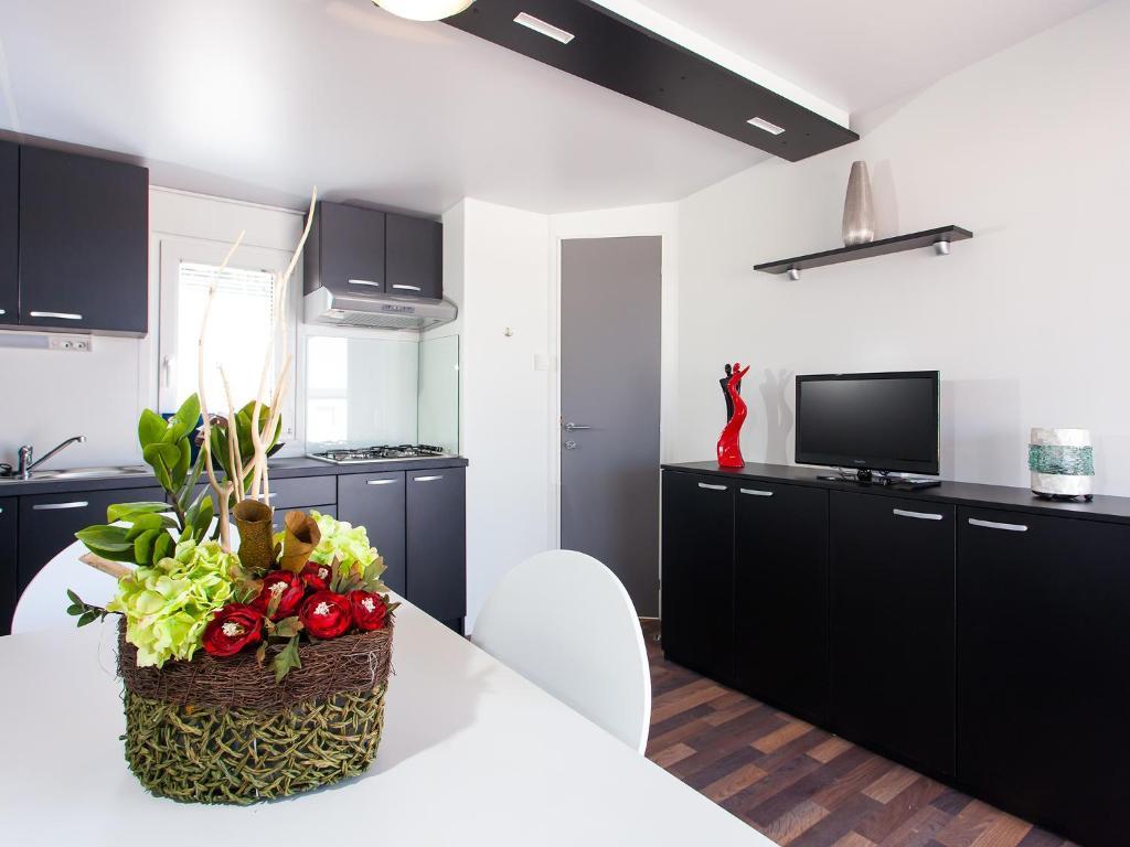 Camping Adria Mobile Homes In Camping Kastanija Novigrad (Istria) Quarto foto