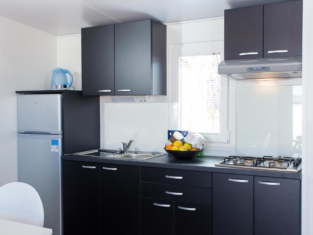 Camping Adria Mobile Homes In Camping Kastanija Novigrad (Istria) Quarto foto