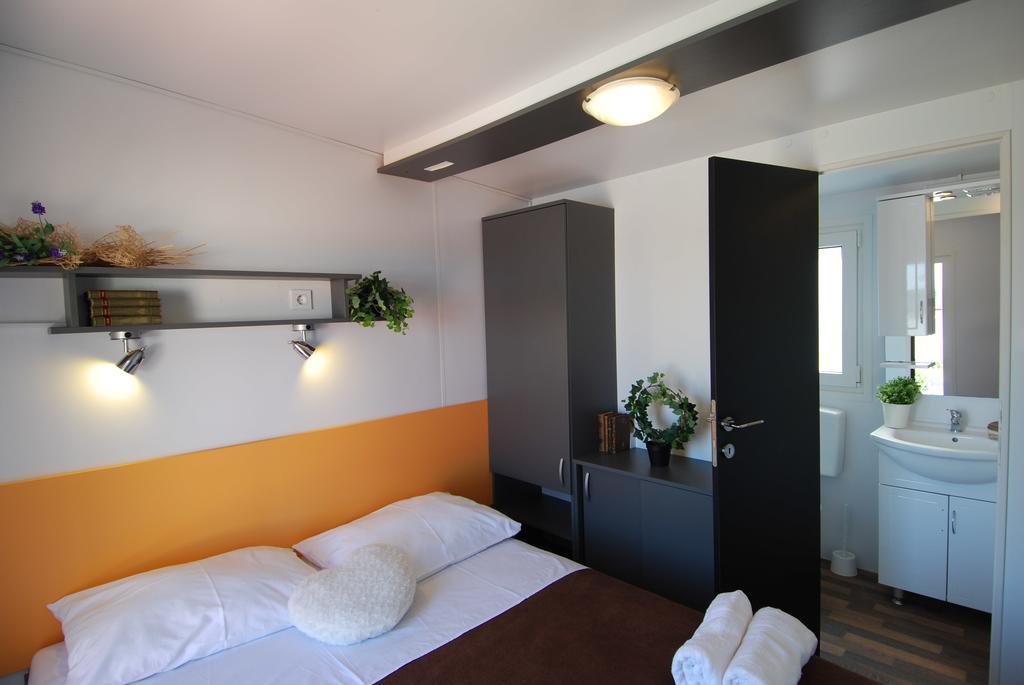 Camping Adria Mobile Homes In Camping Kastanija Novigrad (Istria) Exterior foto