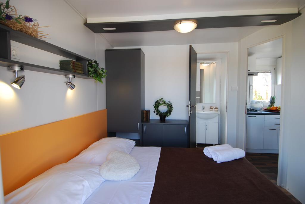Camping Adria Mobile Homes In Camping Kastanija Novigrad (Istria) Exterior foto