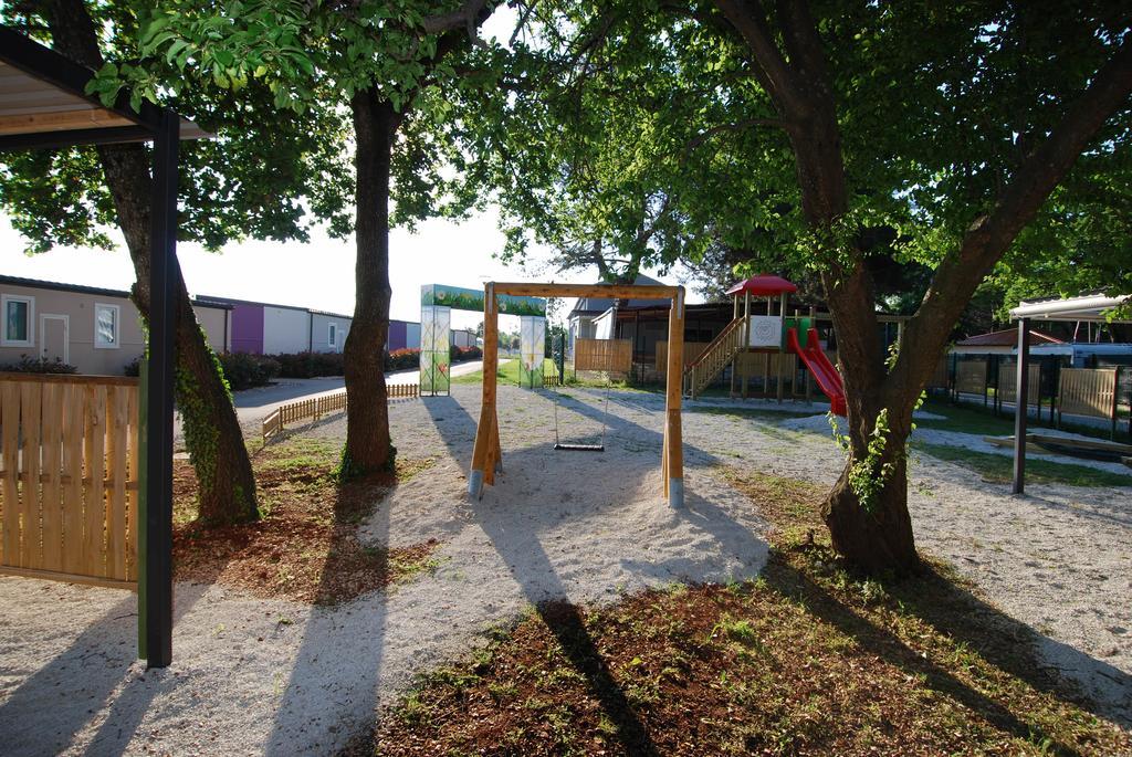 Camping Adria Mobile Homes In Camping Kastanija Novigrad (Istria) Exterior foto