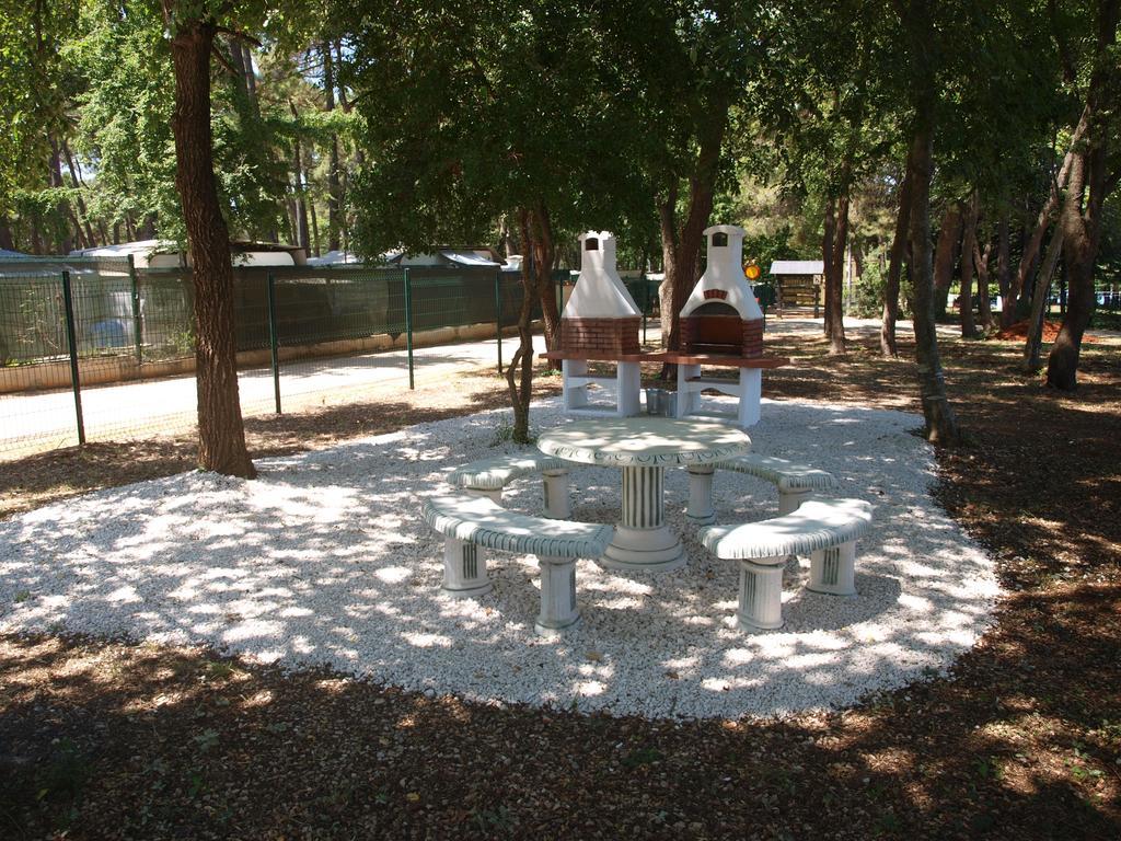 Camping Adria Mobile Homes In Camping Kastanija Novigrad (Istria) Exterior foto